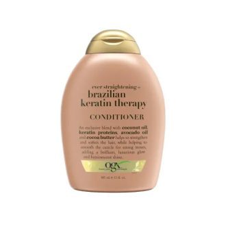 معرفی شامپو کراتین برزیلی OGX شامپو کراتین برزیلی OGX یکی از محصولات محبوب در میان شامپوهای تخصصی برای صاف کردن، کنترل وز و درخشندگی طبیعی موهاست. این محصول با ترکیبی از روغن نارگیل برزیلی، پروتئین کراتین، کره کاکائو و روغن آووکادو به تقویت و ترمیم ساختار مو کمک می‌کند و در عین حال ظاهری نرم، درخشان و صاف به موها می‌بخشد.