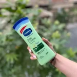 لوسیون بدن وازلین آلوئه‌ورا مدل Aloe Soothe | Vaseline Intensive Care - Image 4
