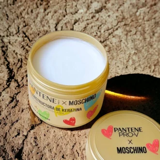 ماسک-موی-ترمیم‌کننده-پنتن-مدل-Pantene-×-Moschino.webp